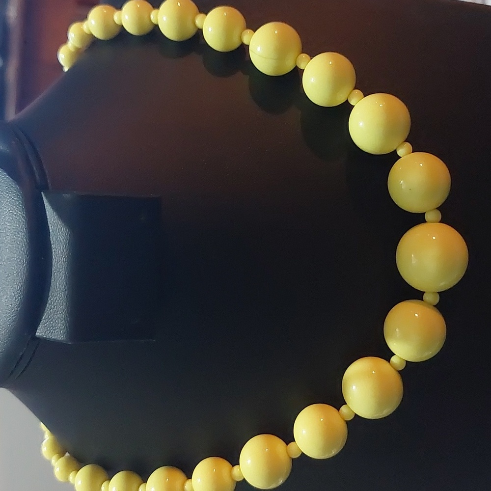 Yellow Choker.  Stretchy!  Very Yellow.  Very Shiny!  0246